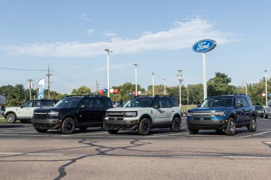 Harrison - 20 Ağustos 2023 Ford Car, SUV ve kamyonet satıcısı. Ford F-150 ve F-Serisi kamyonları, Mustang Mach-E ve Bronco üretiyor..