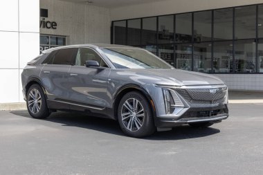 Kokomo - 27 Ağustos 2023: Cadillac LYRIQ EV Elektrikli Araç Sergisi. Cadillac Tech, Luxury ve Sport modellerinde LYRIQ sunar.