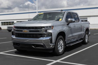 Indianapolis - 3 Eylül 2023: kullanılmış Chevrolet Silverado 1500. Arz sorunlarıyla, Chevy talebi karşılamak için kontörlü araba alıp satıyor..