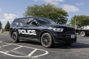 Noblesville - 10 Eylül 2023: polis arabası K-9 işaretli polis köpeği. Polisin yetki alanındaki kanunları uygulamak gibi bir görevi var..