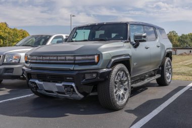 Kokomo - 22 Eylül 2023: GMC Hummer EV Elektrikli Araç Sergisi. GMC, Hummer EV SUV 'ye 830 beygir gücü ve CrabWalk yeteneği sunar..