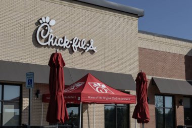 Carmel - 1 Ekim 2023 Chick-fil-A tavuk restoranı. Devam eden tartışmalara rağmen, Chick-fil-A çok popüler..