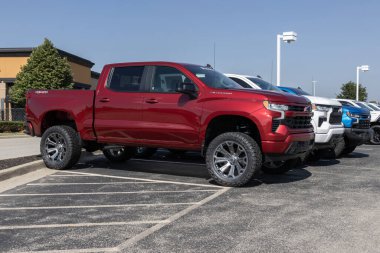 Plainfield - 1 Ekim 2023 Chevrolet Silverado 1500 4WD Waldoch Paketi. Chevy, WT, Trail Boss, LT, RST ve Özel Modeller 'de Silverado sunar..