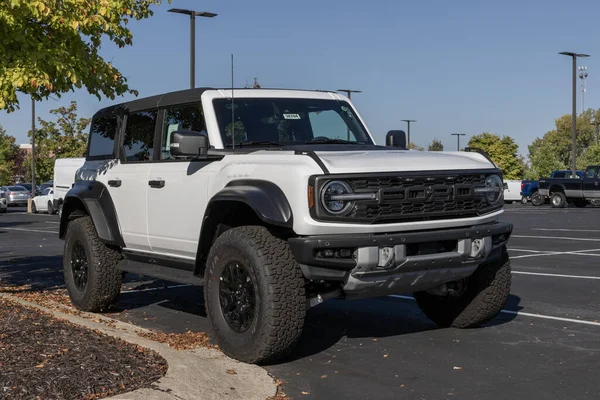 Zionsville - 1 Ekim 2023: Ford Bronco Raptor ekran. Ford Bronco 'ya sokak ve off-road kullanımı için 200 kadar aksesuarla dokuz model sunuyor..