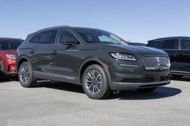 Balıkçılar - 22 Ekim 2023 Lincoln Nautilus SUV bir galeride sergileniyor. Lincoln Standard, Reserve ve Black Label modelleri Nautilus sunar.