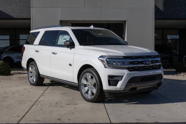 Zionsville - 2 Kasım 2023: Ford Expedition King Ranch 4X4 sergisi. Ford Seferi XL, XLT, Limited, Timberline ve Platinum modelleriyle sunar.