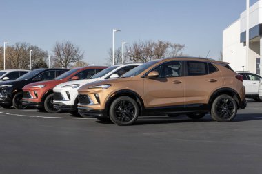 Kokomo - 12 Kasım 2023: Buick Encore SUV sergisi. Buick, Tercihli, Spor Turu ve Avenir modellerini sunuyor.