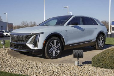 Kokomo - 12 Kasım 2023: Cadillac LYRIQ EV Elektrikli Araç Sergisi. Cadillac Tech, Luxury ve Sport modellerinde LYRIQ sunar.