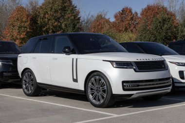 Indianapolis - 12 Kasım 2023: Land Rover Range Sport SE sergisi. Land Rover, Range Rover Sport SE 'ye P400 AWD MHEV sunar.