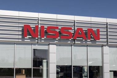Lafayette - 16 Kasım 2023 Nissan Car, SUV ve kamyonet satıcısı. Nissan, Sentra, Altima ve Versa 'yı üretir..