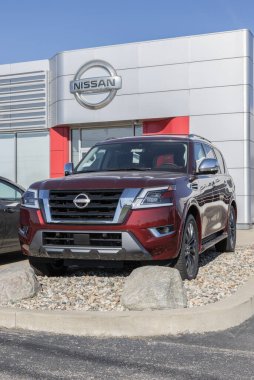 Lafayette - 16 Kasım 2023 Nissan Armada SUV bir galeride sergileniyor. Nissan donanmayı S, SV ve Platinum modellerinde sunar..