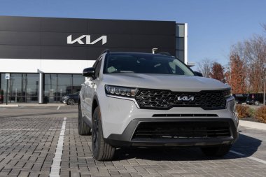 Indianapolis - 19 Kasım 2023: Kia Sorento bir galeride sergileniyor. Kia Sorento 'yu LX, S, EX ve X-Line modellerinde sunar..