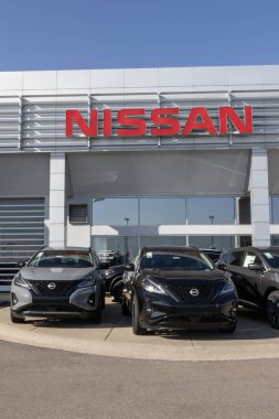 Cincinnati - 23 Kasım 2023 Nissan Araç, SUV ve Kamyonet Satıcısı. Nissan, Sentra, Altima ve Versa 'yı üretir..