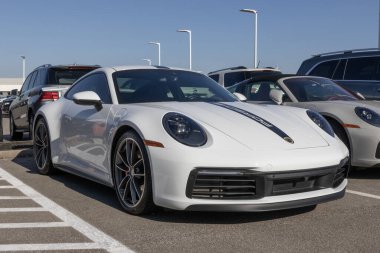 Cincinnati - 23 Kasım 2023: Porsche Carrera 911 sergisi. Arz sorunlarıyla, Porsche talebi karşılamak için kullanılmış araba alıp satıyor. Benim: 2020