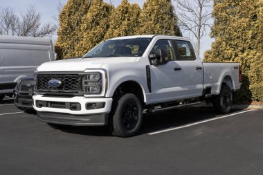 Zionsville - 7 Aralık 2023: Ford F-250 Super Duty SRW 4X4 Ekip Taksisi. Ford ayrıca F250 'yi tek ya da çift tekerli arka tekerlek ve ekip taksisi olarak sunar. MY:2024