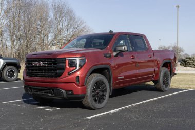 Kokomo - 4 Şubat 2024: GMC Sierra 1500 Yükseliş bir galeride sergileniyor. GMC Sierra 'ya HD, HD Pro, AT4 ve Denali modelleri sunar. MY:2024