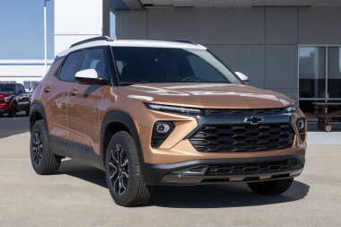 Indianapolis - 11 Şubat 2024: Chevrolet Trailblazer Activ bir galeride sergileniyor. Chevy 'ye LS, LT ve RS modellerinde Öncü sunar.