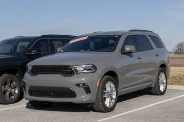 Tipton - 11 Şubat 2024 Dodge Durango sergisi Stellantis bayiliğinde. Dodge, Durango 'yu SXT, GT, R / T ve Citadel modellerinde sunar. Benim: 2022