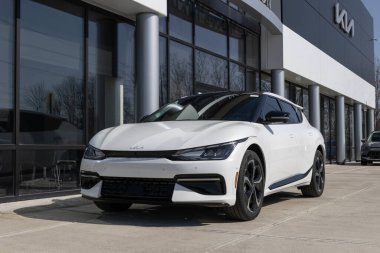 Indianapolis - 25 Şubat 2024: Kia EV6 GT-Line LR EV elektrikli araç sergisi. Kia, Rüzgar, GT-Line ve GT modellerinde EV6 'yı sunar. MY:2024