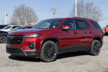 Noblesville - 3 Şubat 2024 Chevrolet Traverse bayilik sergisi. Chevy Traverse 'i LS, LT, RS, Premier ve High Country modelleriyle sunar. Benim: 2023