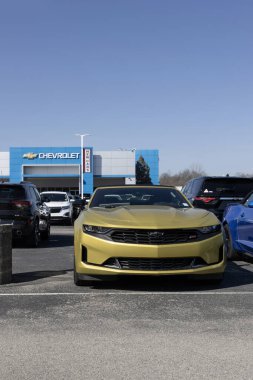 NoBlesville - 3 Şubat 2024 Chevrolet Camaro 3LT Üstü açılabilir ekran. Chevy Camaro 'ya 1LT, 2LT, 3LT, LT1, 1SS, 2SS ve ZL1 modelleri sunar..