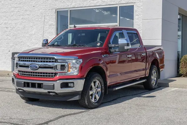 Balıkçılar - 3 Şubat 2024: Ford F-150 'yi bir galeride kullandılar. Arz sorunlarıyla, Ford talebi karşılamak için ön sahipli araba satışlarına güveniyor. Benim: 2020