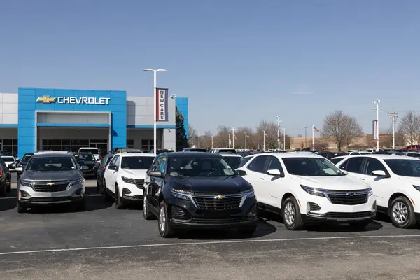 Noblesville Febrero 2024 Chevrolet Concesionario Automóviles Camiones Suv Chevy Ofrece — Foto de Stock