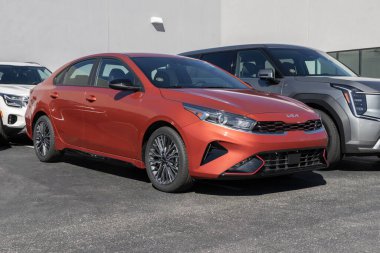 Avon - 10 Mart 2024: Kia Forte GT-Line sergisi bir galeride. Kia, Forte in LX, LXS ve GT modelleri sunar. MY:2024