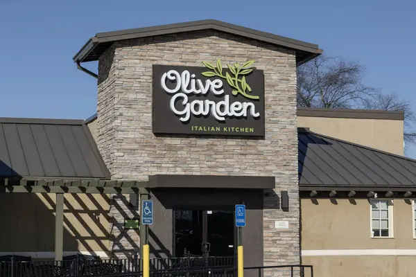 Greenwood - 16 Mart 2024 Olive Garden İtalyan Mutfağı. Olive Garden, Darden Restoranlarının bir bölümüdür..