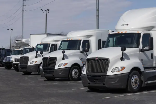 Indianapolis Maret 2024 Digunakan International Freightliner Big Rig Trucks Untuk — Stok Foto
