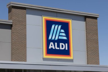 Greenwood - 13 Nisan 2024: Aldi İndirim Süpermarket. Aldi, üretim, et ve süt ürünlerini indirimli fiyatlara satıyor..