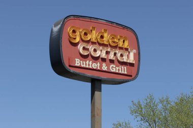 Greenwood, 13 Nisan 2024, Golden Corral Büfe ve Izgara. Golden Corral aktif görev ve askeri gazilere birçok bedava yemek sunuyor..