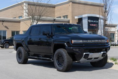 Carmel - 14 Nisan 2024: GMC Hummer EV 2X Pickup Elektrikli Araç. GMC, Hummer EV pikapını 2X, 3X ve Edition 1 modellerinde sunar. MY:2024