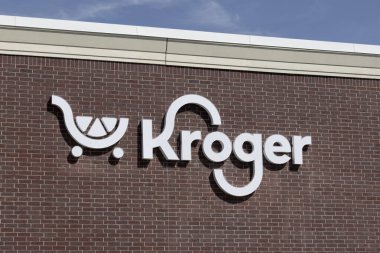 Zionsville - 14 Nisan 2024 Kroger Süpermarket. Kroger, ABD 'deki en büyük market zincirlerinden biridir..