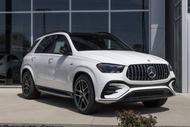 Indianapolis - 14 Nisan 2024 Mercedes-Benz AMG GLE 53 SUV ekran. Mercedes 3.0L turbo ve hibrit destekli AMG GLE 53 sunuyor. MY:2024