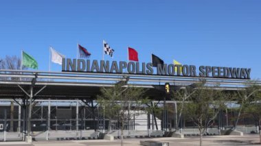Indianapolis - 13 Nisan 2024 Indianapolis Motor Yarış Pisti 1 girişi. IMS, Indy 500 ve Brickyard NASCAR yarışlarının evidir. 30 Saniye Şarjörü.