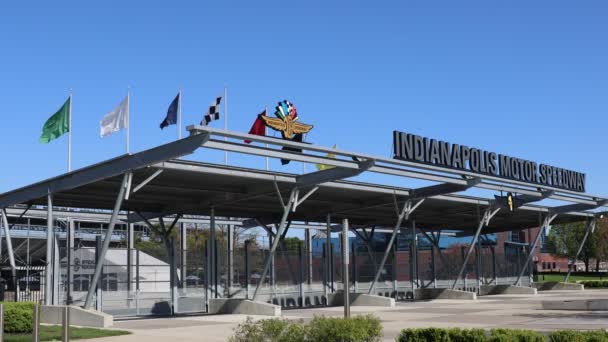 インディアナポリス 2024年4月13日 インディアナポリスモータースピードウェイ1門入口 Imsはインディ500とブリッカードNascarレースの本拠地です 15秒クリップ — ストック動画