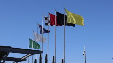 Indianapolis Motor Yarış Pisti 1 girişinde yedi bayrak yarışı. IMS, Indy 500 'ün evidir. 30 Saniye Şarjörü.