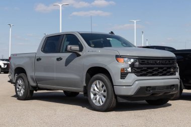 Indianapolis - 21 Nisan 2024 Chevrolet Silverado 1500 Ekip Taksi Özel Sergisi. Chevy, WT, Trail Boss, LT ve RST modellerinde Silverado 'yu sunar. MY:2024