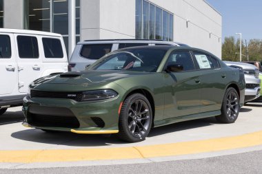 Lafayette - 25 Nisan 2024 Dodge Charger RT sergisi. Dodge Charger 'a SXT, GT, RT ve SRT Hellcat modelleri sunar. Benim: 2023