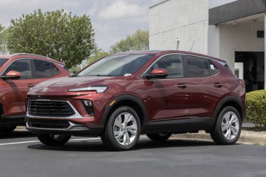 Kokomo - 2 Mayıs 2024: Buick Encore GX tercihli SUV görüntüleme. Buick, Tercihli, Spor Turu ve Avenir modellerini sunar. MY:2024