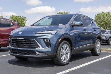 Kokomo - 5 Mayıs 2024: Buick Encore GX tercihli SUV görüntüleme. Buick, Tercihli, Spor Turu ve Avenir modellerini sunar. MY:2024