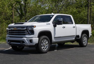 Kokomo - 5 Mayıs 2024 Chevrolet Silverado 2500 High Country 4WD sergisi. Chevy 2500 'ü WT, Custom, LT ve LTZ modelleriyle sunar. MY:2024