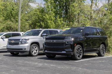 Kokomo - 5 Mayıs 2024: Bir galeride kullanılmış Chevrolet SUV sergisi. Fiyatlandırma endişesiyle, Chevy talebi karşılamak için kontörlü araba satıyor..