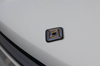 Chicago - 12 Mayıs 2024 Rivian R1S SUV sergisi. Rivian, Macera, Arazi Maceraları ve Fırlatma Baskıları 'nda R1S sunar. MY:2024