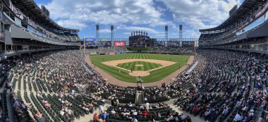 Chicago - 12 Mayıs 2024: garantili Rate Field Panorama, Chicago White Sox 'ın evi. 1991 yılında Comiskey Park 'ın yerini garantili Orantı Alanı aldı.