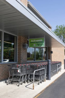 Noblesville - May 19, 2024: Aldi Discount Supermarket. Aldi sells a range of grocery items, including produce, meat and dairy at discount prices.