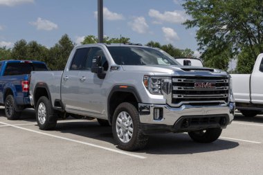 Fishers - May 19, 2024: Used GMC 3500HD display. With pricing concerns, GMC is buying and selling pre-owned trucks to meet demand. MY:2022