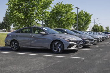 Noblesville - May 19, 2024: Hyundai Elantra HEV Limited display. Hyundai offers the Elantra in SE, SEL, Limited and N Line models. MY:2024