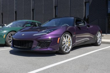 Indianapolis - 30 Mayıs 2024: Lotus Evora GT bir galeride sergileniyor. Lotus, Evora GT 'ye 3.5L V6' lık süper şarjlı motor sunar. MY:2021